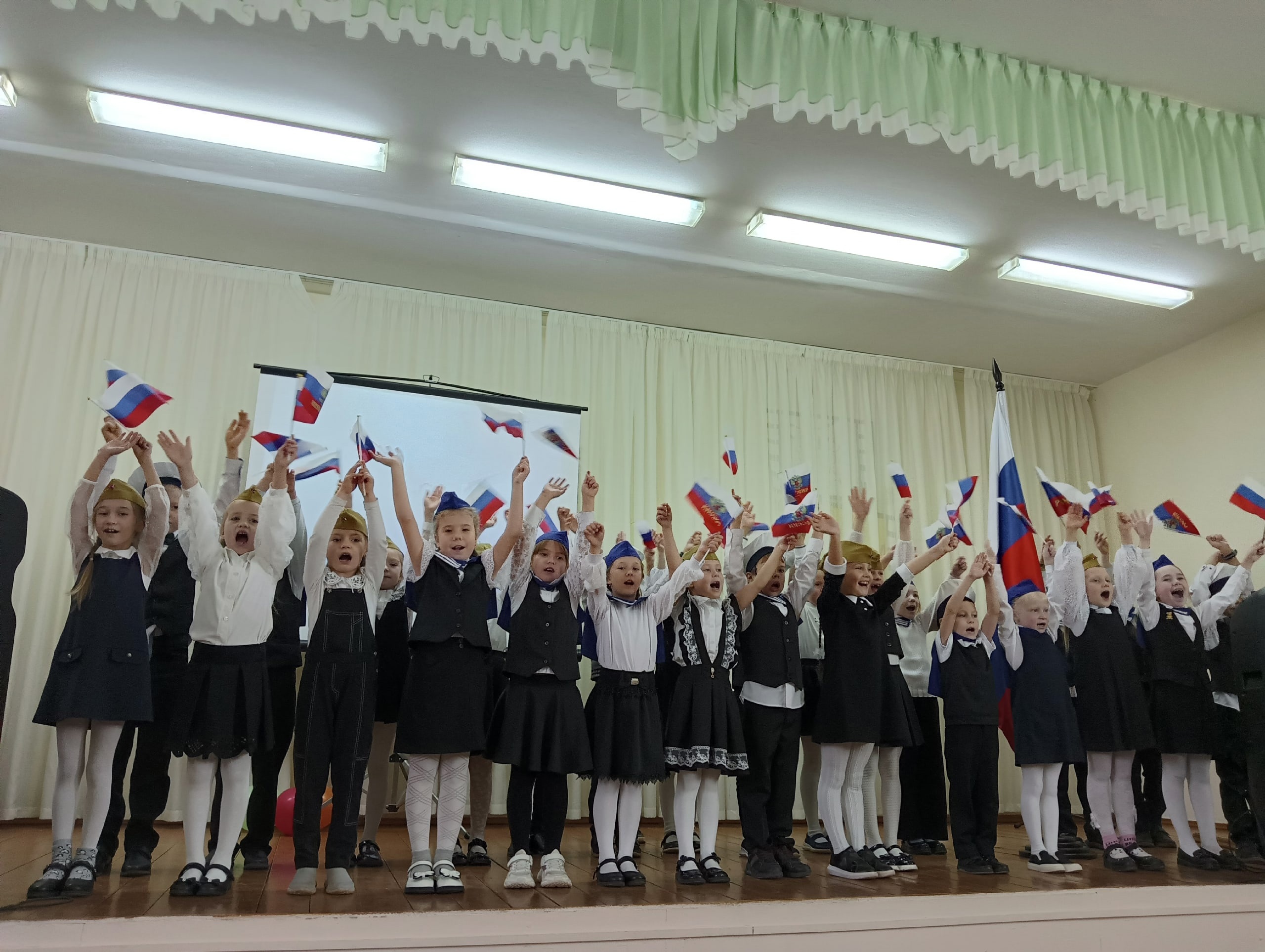 Ежегодный конкурс «Битва хоров» среди 1-х классов..